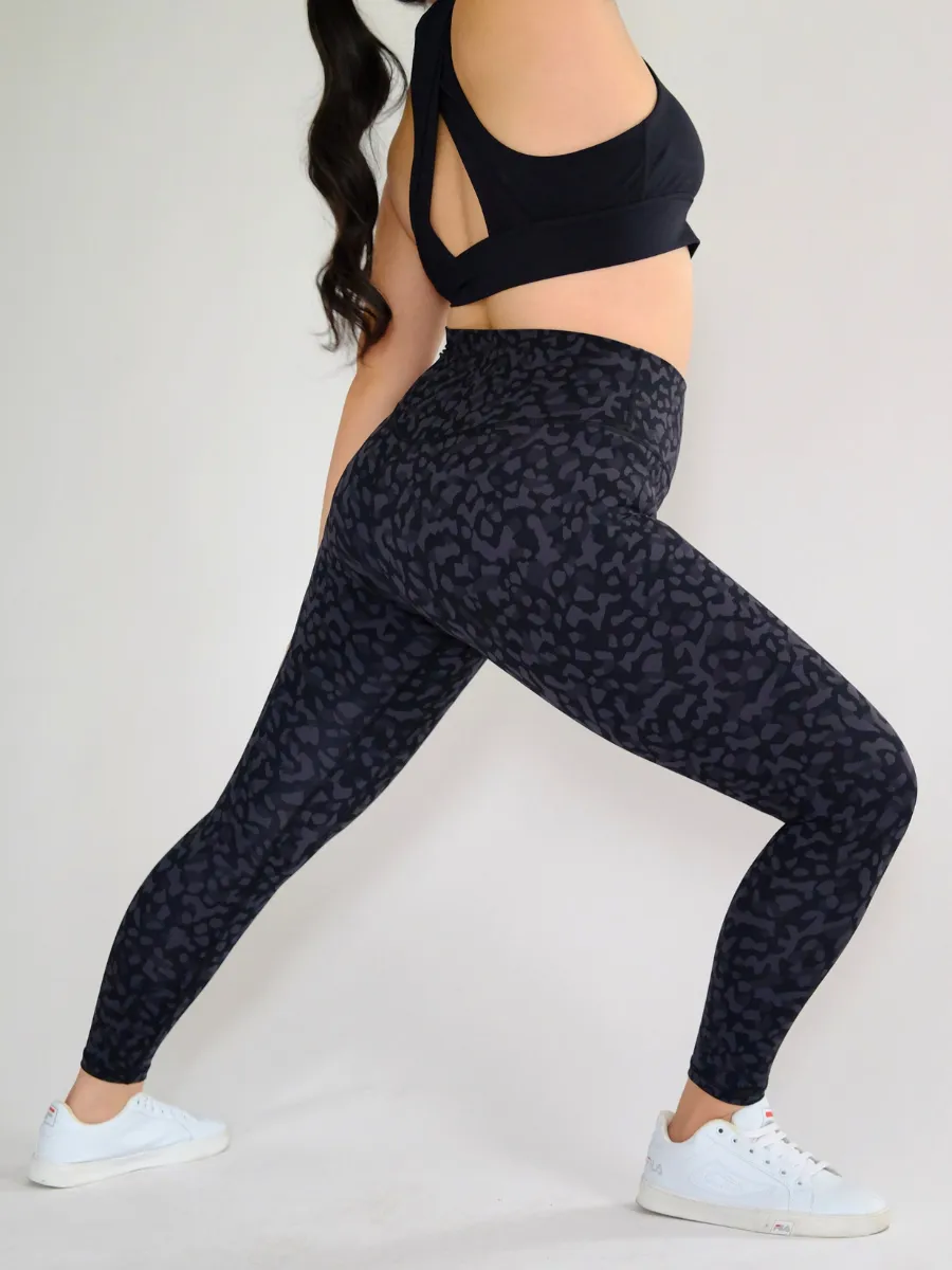 Easy Stretch 7/8 Leggings in Black Leopard